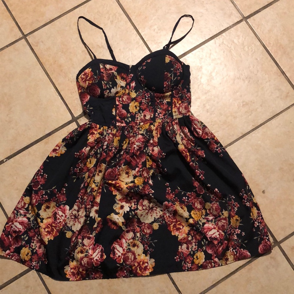 Band of Gypsies Floral dress w/ pockets